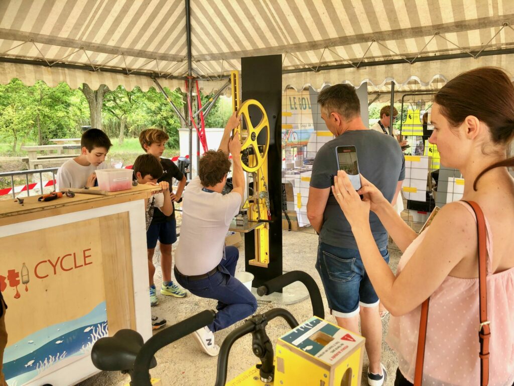 Plasticycle en exterieur avec public