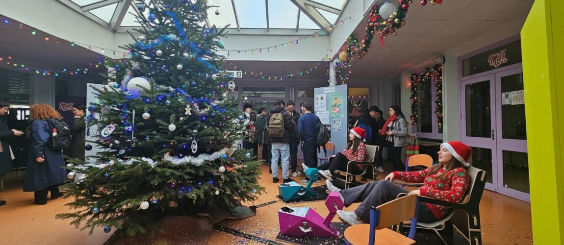 borne de recharge ILO - guirlandes - sapin de noël