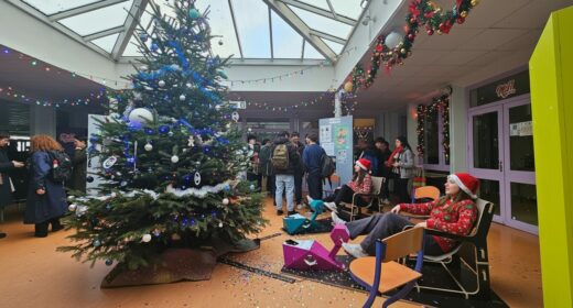 borne de recharge ILO - guirlandes - sapin de noël